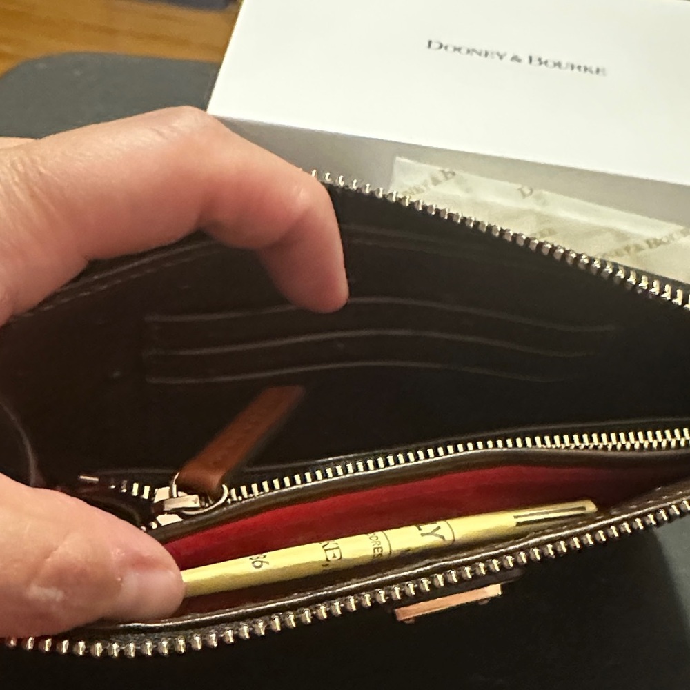 NWT Dooney & Bourke Dark Brown Textured Wallet - Picture 3 of 3